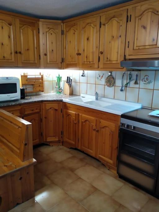 דירות אורוסיי Gollai House מראה חיצוני תמונה